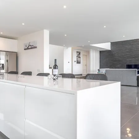 Amendoeiras By Hellovacations *