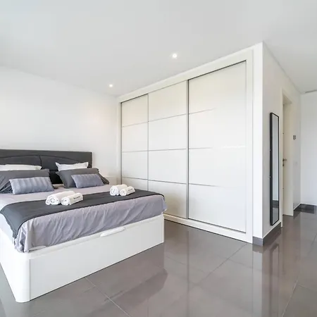 Вілла Amendoeiras By Hellovacations *