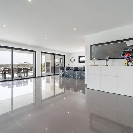 Вілла Amendoeiras By Hellovacations