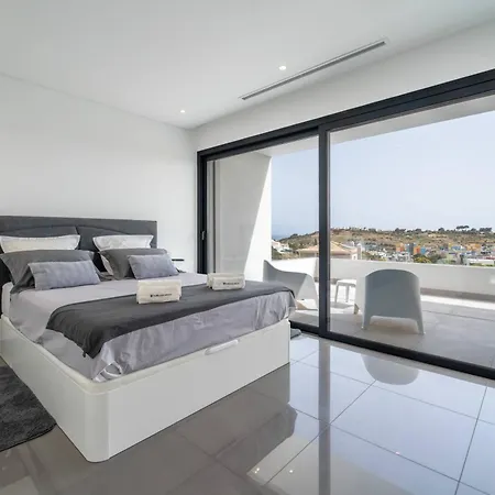 Вілла Amendoeiras By Hellovacations *