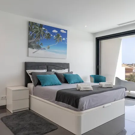 Вілла Amendoeiras By Hellovacations