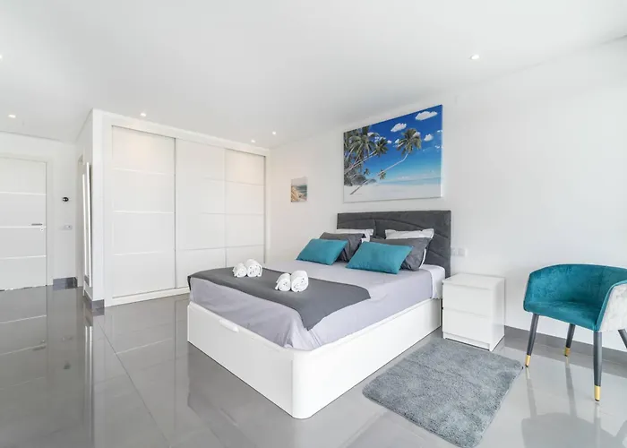 Amendoeiras By Hellovacations *