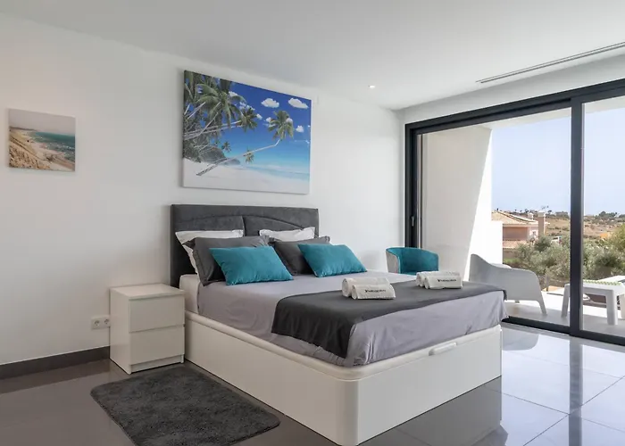 Villa Amendoeiras By Hellovacations