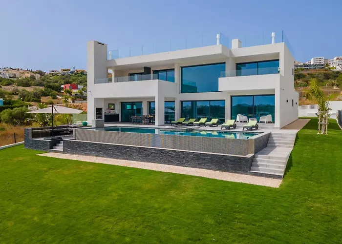 Amendoeiras By Hellovacations Villa