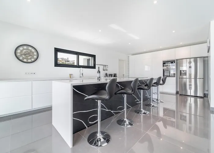 Amendoeiras By Hellovacations Villa