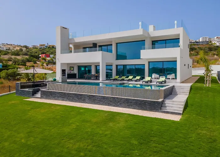 Amendoeiras By Hellovacations